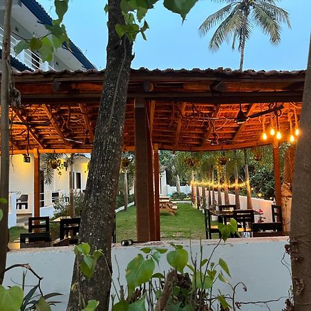 Hotel Fourteen Pods By The Sea Morjim Esterno foto