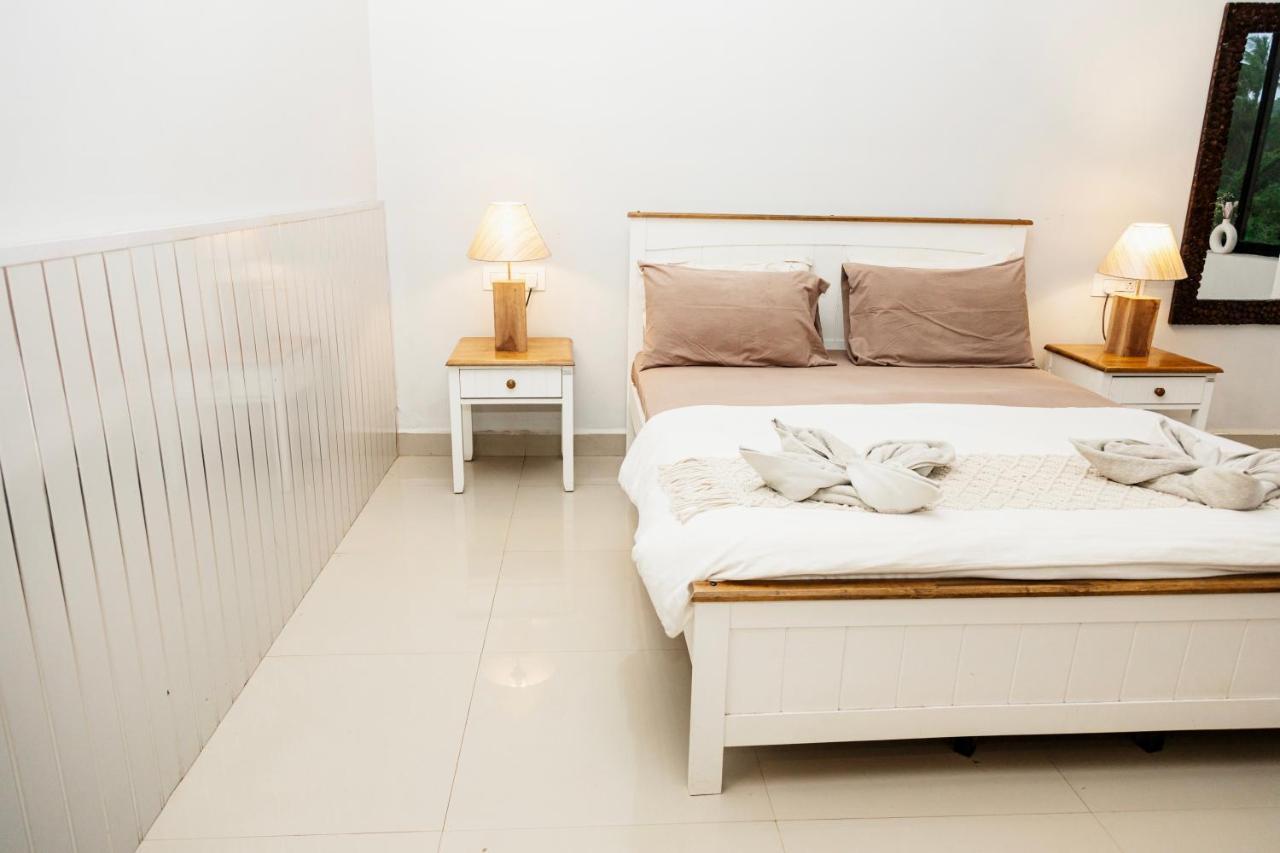 Hotel Fourteen Pods By The Sea Morjim Esterno foto