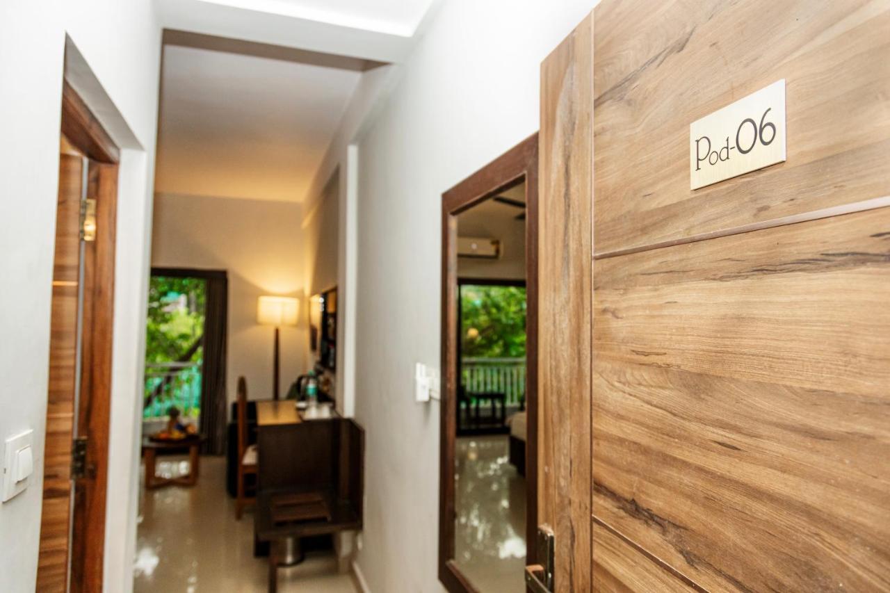 Hotel Fourteen Pods By The Sea Morjim Esterno foto