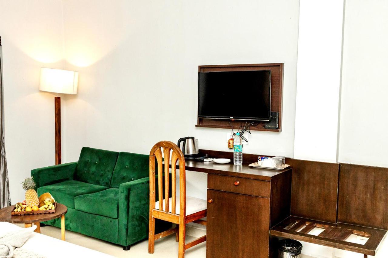 Hotel Fourteen Pods By The Sea Morjim Esterno foto