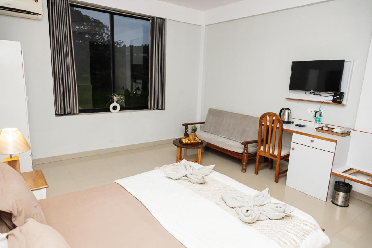 Hotel Fourteen Pods By The Sea Morjim Esterno foto