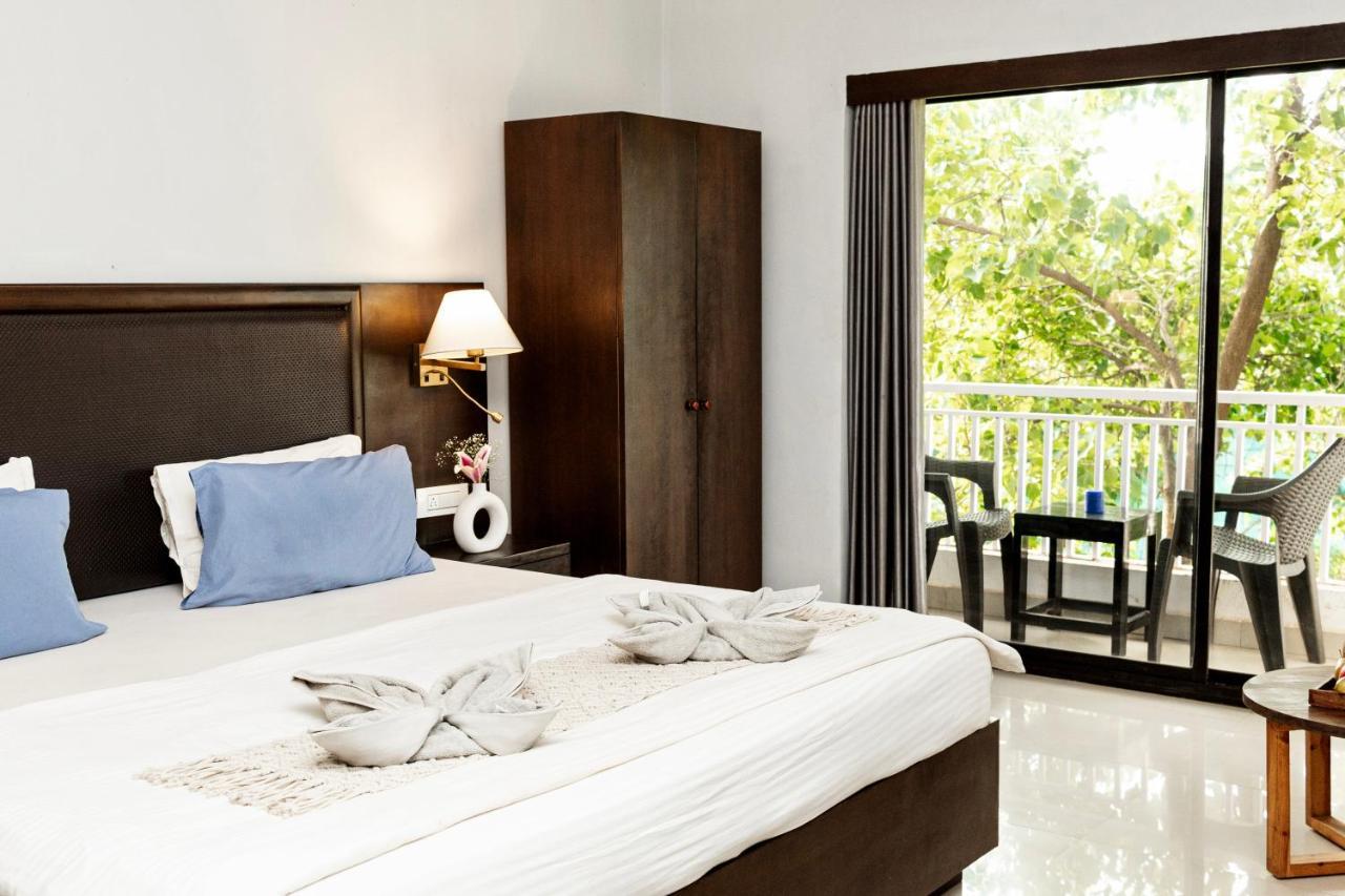 Hotel Fourteen Pods By The Sea Morjim Esterno foto