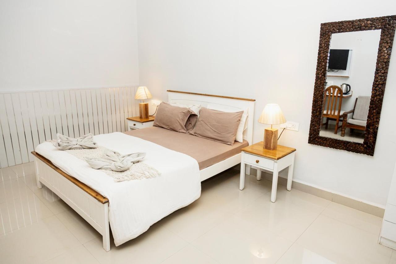 Hotel Fourteen Pods By The Sea Morjim Esterno foto