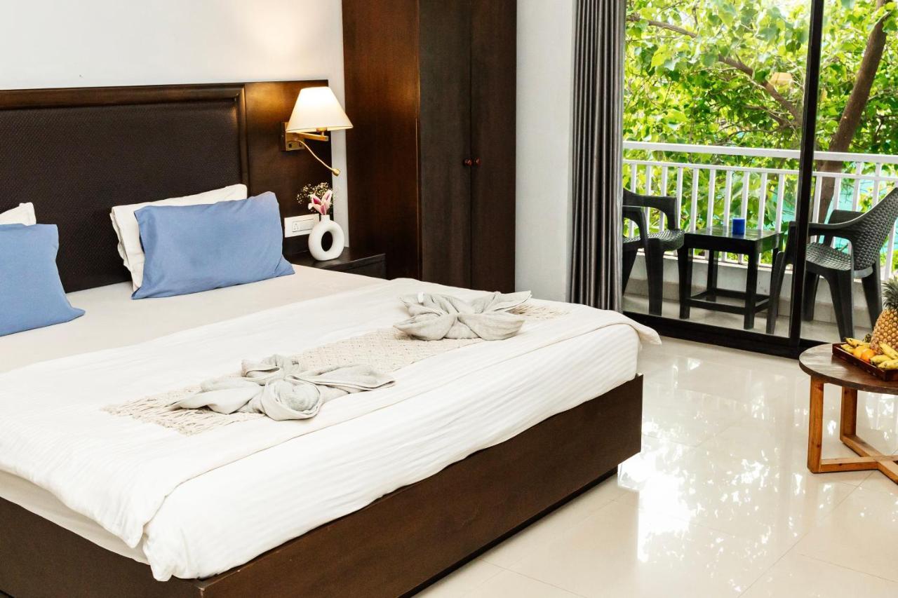 Hotel Fourteen Pods By The Sea Morjim Esterno foto