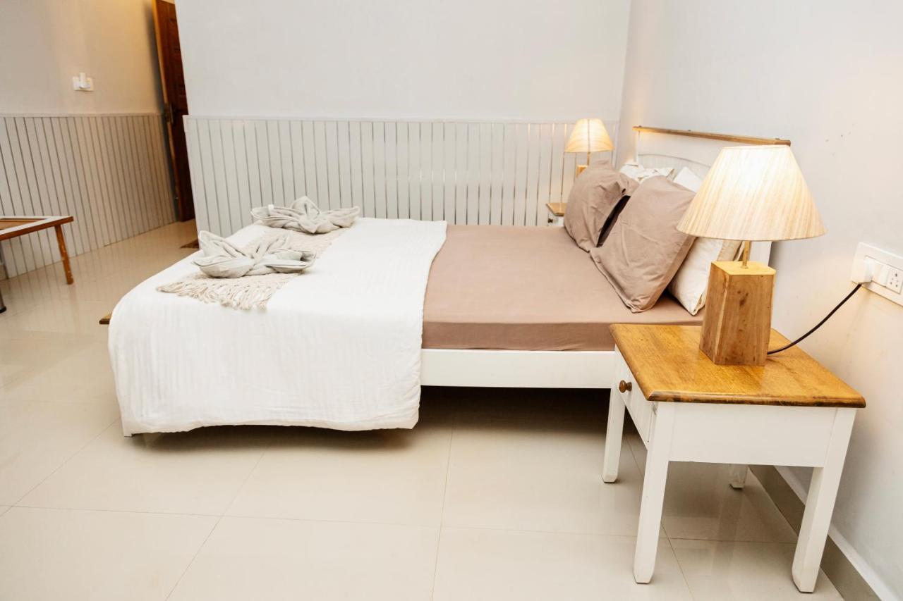 Hotel Fourteen Pods By The Sea Morjim Esterno foto