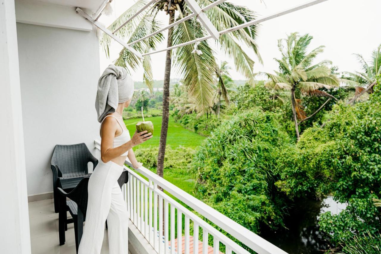 Hotel Fourteen Pods By The Sea Morjim Esterno foto