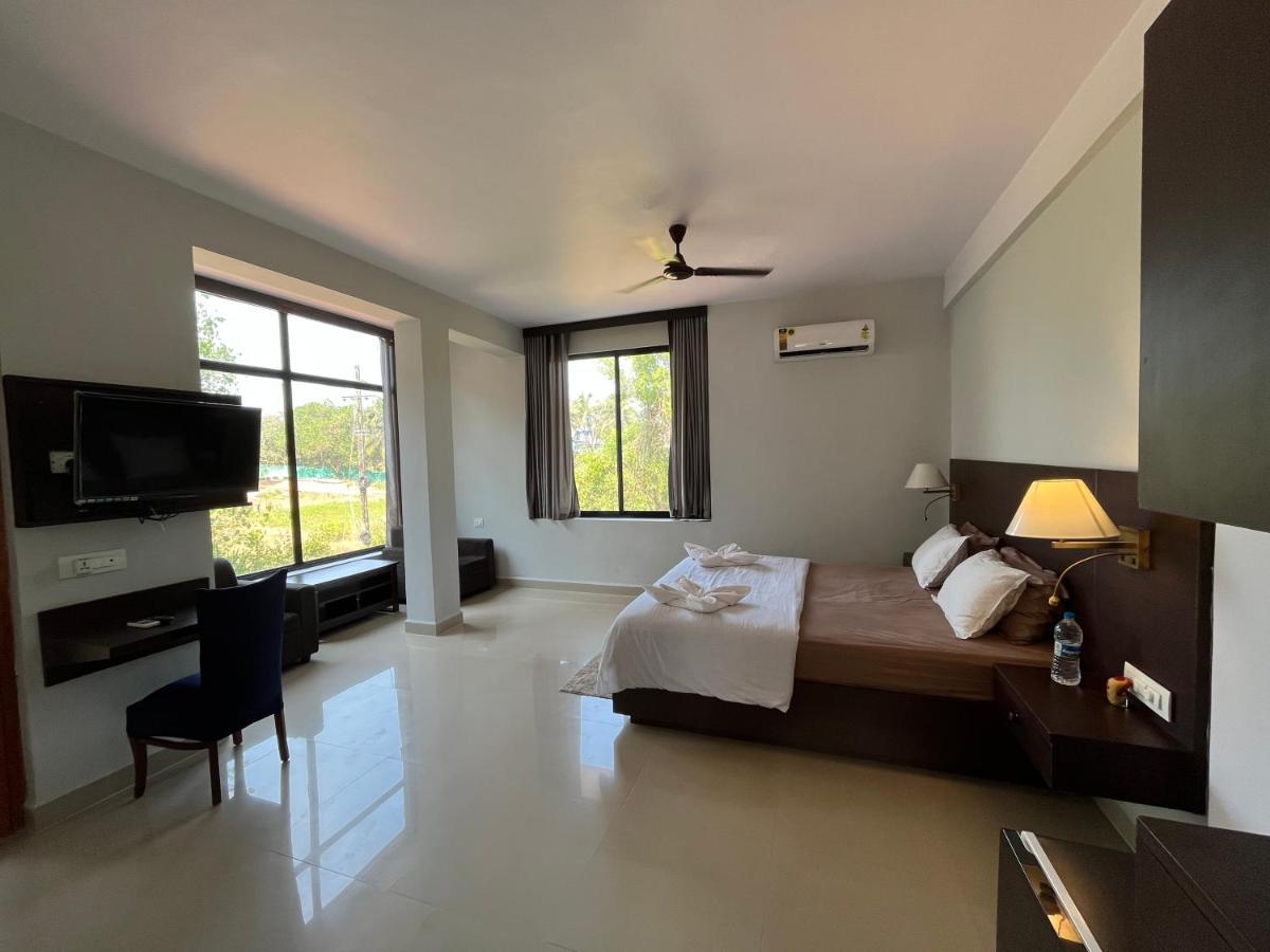 Hotel Fourteen Pods By The Sea Morjim Esterno foto