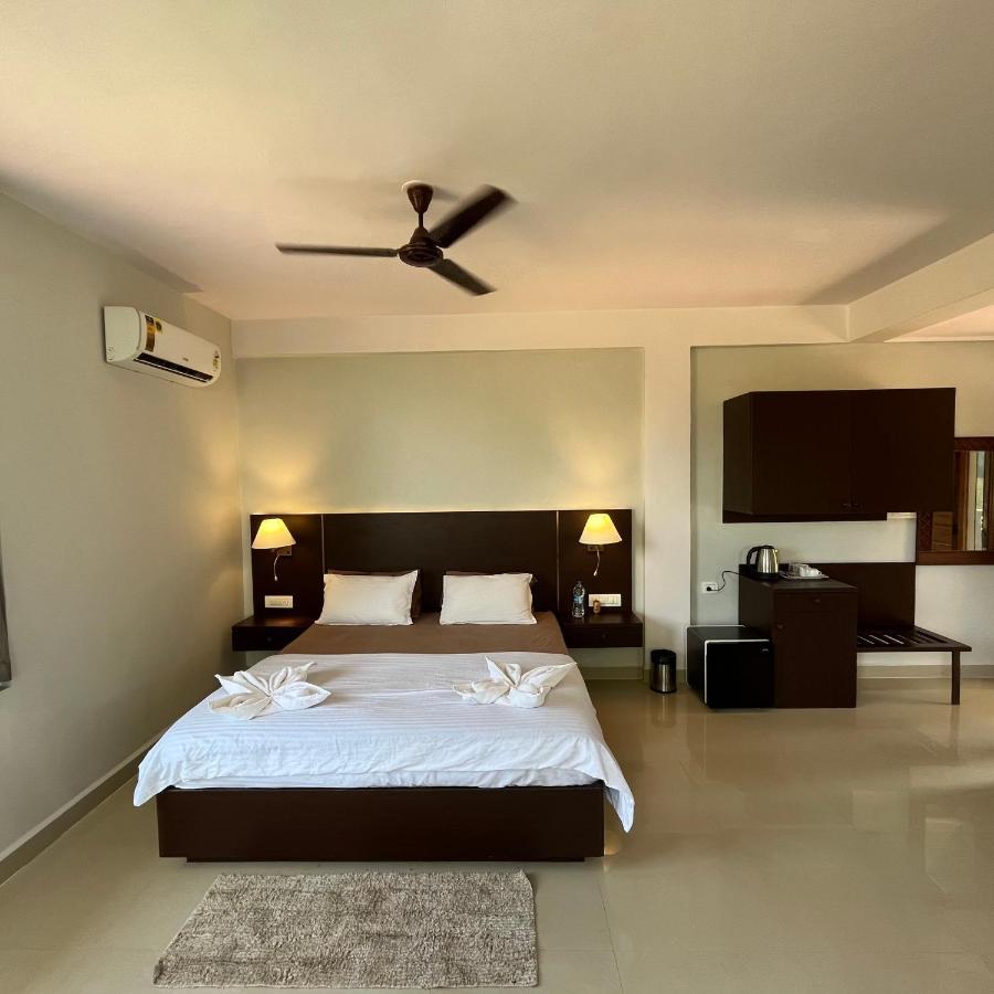 Hotel Fourteen Pods By The Sea Morjim Esterno foto