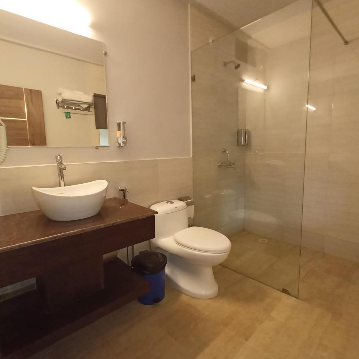 Hotel Fourteen Pods By The Sea Morjim Esterno foto