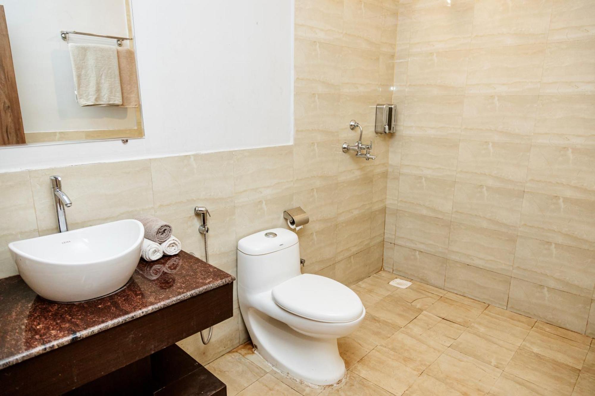 Hotel Fourteen Pods By The Sea Morjim Esterno foto